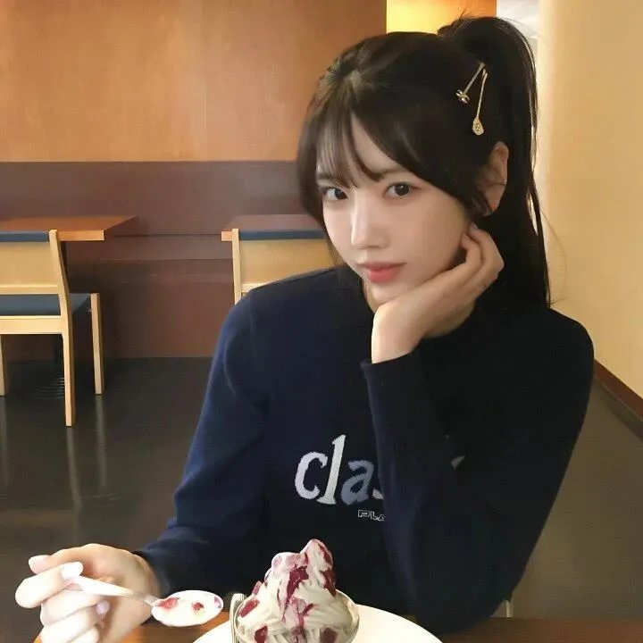 金牌客服董董恩